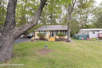 9064 Robinhood Dr, Kunkletown, PA 18058