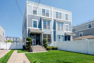 3-38 Beach 42nd St, Far Rockaway, NY 11691