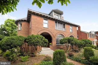 202 S Washington St, Winchester, VA 22601