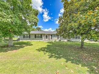 426 Dave St, Cave City, AR 72521
