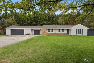 1461 11 Mile Rd NE, Comstock Park, MI 49321