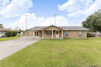 823 Oaks Ave, Port Allen, LA 70767