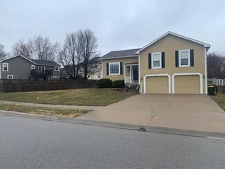 706 Holiday Dr, Lansing, KS 66043