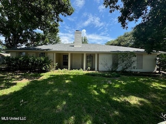 105 Arrowhead Dr, Natchez, MS 39120