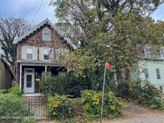 137 Woodruff Ln, Staten Island, NY 10310