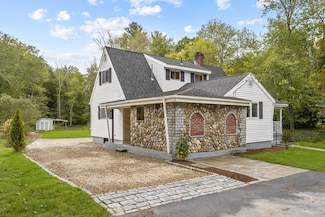 55 Plymouth St, Middleboro, MA 02346