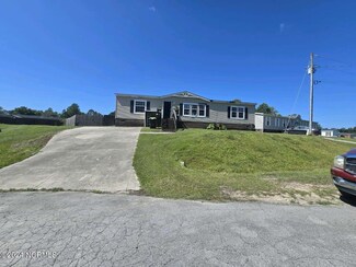 1002 Bowsprit Ct, Jacksonville, NC 28546