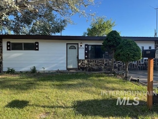 1215 E 17th N, Mountain Home, ID 83647