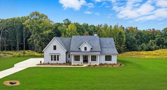 97 Old Town Rd, Dacula, GA 30019