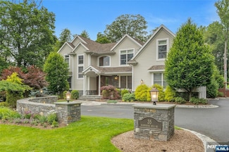 35 Hampshire Hill Rd, Upper Saddle River, NJ 07458
