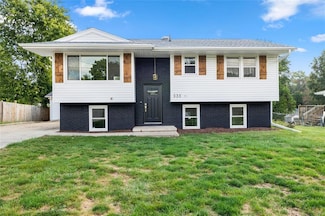 535 N 4th St, Carlisle, IA 50047