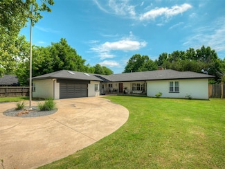 4004 N Thompkins Ave, Bethany, OK 73008