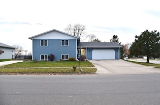 1601 Flag Mountain Dr, Pierre, SD 57501