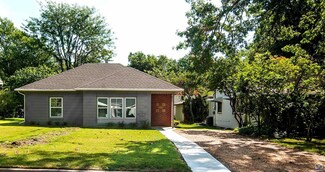 816 SW Parkview St, Topeka, KS 66606