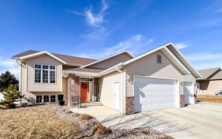 4610 Boulder Ridge Rd, Bismarck, ND 58503