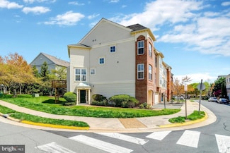 42464 Regal Wood Dr, Ashburn, VA 20148