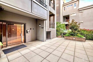 521 7th Ave Unit 201, Kirkland, WA 98033