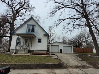 112 4th Ave SW, Oelwein, IA 50662