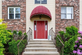 10 Nuttall Ln Unit 3, Worcester, MA 01604