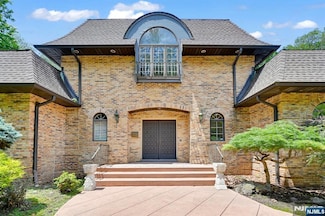 326 Ridge Rd, Cedar Grove, NJ 07009