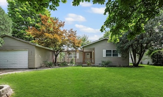 1912 Scottsdale Dr, Champaign, IL 61821