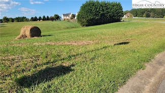 216 Canterbury Dr, North Wilkesboro, NC 28659