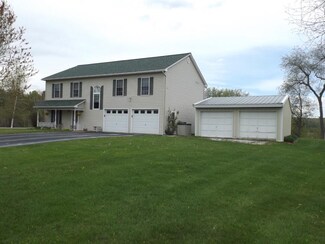 27 Quarry Ln, Swanton, VT 05488