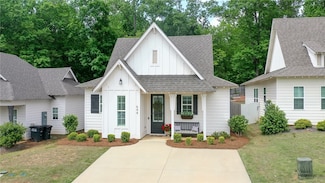 644 Village Dr, Opelika, AL 36801