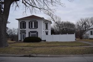 633 2nd St, Columbus Junction, IA 52738