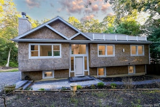 177 Red Creek Rd, Hampton Bays, NY 11946