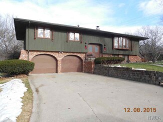 521 Buckwalter Dr, Sioux City, IA 51104