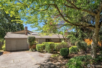 7611 NE 8th St, Medina, WA 98039