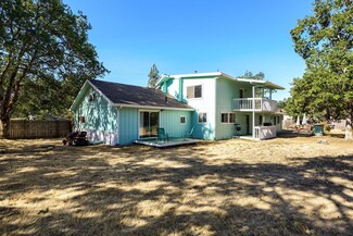 220 Red Mountain Dr, Grants Pass, OR 97526