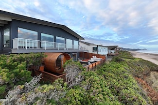 5455 El Mundo Ave, Lincoln City, OR 97367