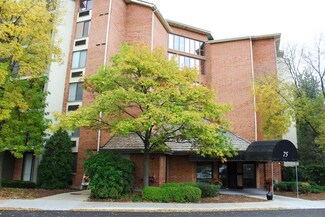 75 Kristin Cir Unit 618, Schaumburg, IL 60195