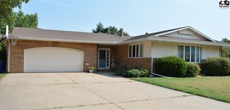 102 Maple St, Moundridge, KS 67107