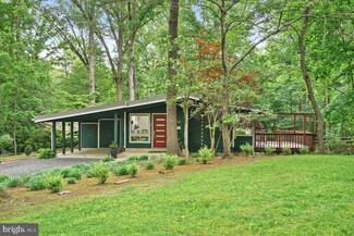 3325 Hartwell Ct, Falls Church, VA 22042