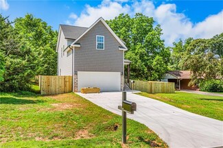 14 Jayson Ln, Winston-Salem, NC 27107
