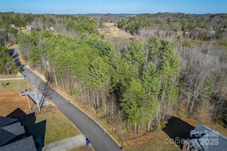 302 Winding Creek Dr, Morganton, NC 28655