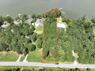 880 Eagles Harbor Dr, Hodges, SC 29653