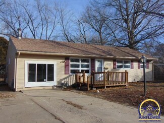 1270 SW Indian Trail Ct, Topeka, KS 66604