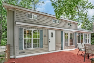 11 Lakeshore Dr, Wilmington, IL 60481