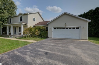 834 Shamrock Ln, Traverse City, MI 49696