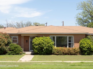 824 W Tennessee St, Floydada, TX 79235