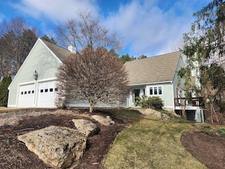 402 Straw Hill Rd, Manchester, NH 03104