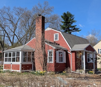 314 Mackenzie Ave, Holyoke, MA 01040