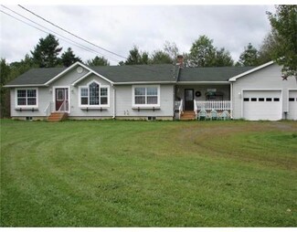 646 Webber Pond Rd, Vassalboro, ME 04989