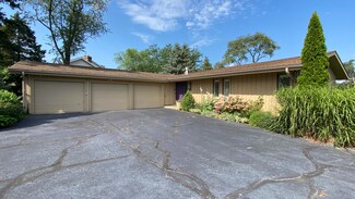 1736 Beachview Ct, Crown Point, IN 46307