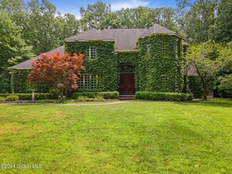 36 Winding Brook Dr, Saratoga Springs, NY 12866