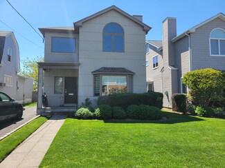 369 Clinton Ave, Cedarhurst, NY 11516